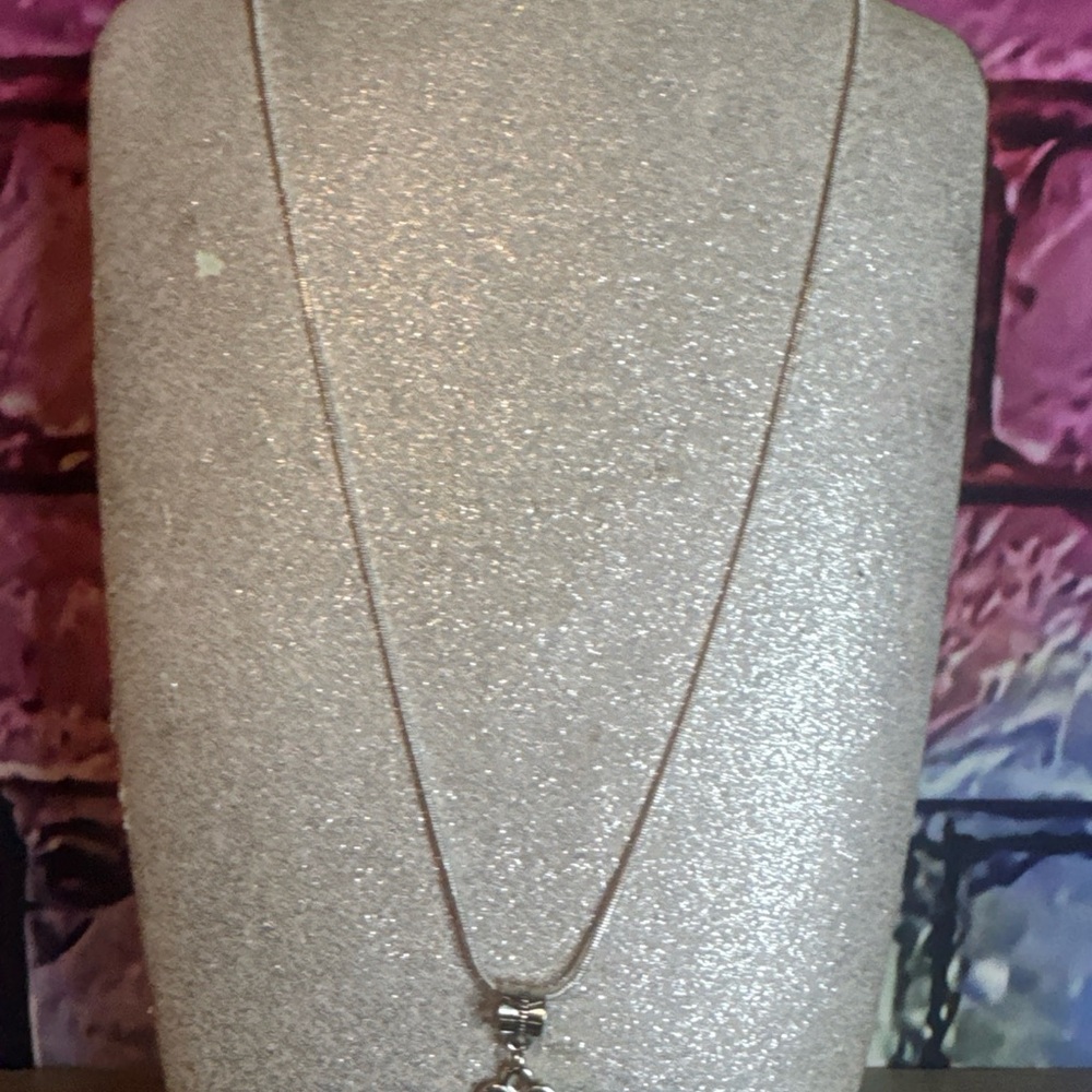 Chic Silver Pendant Necklace
